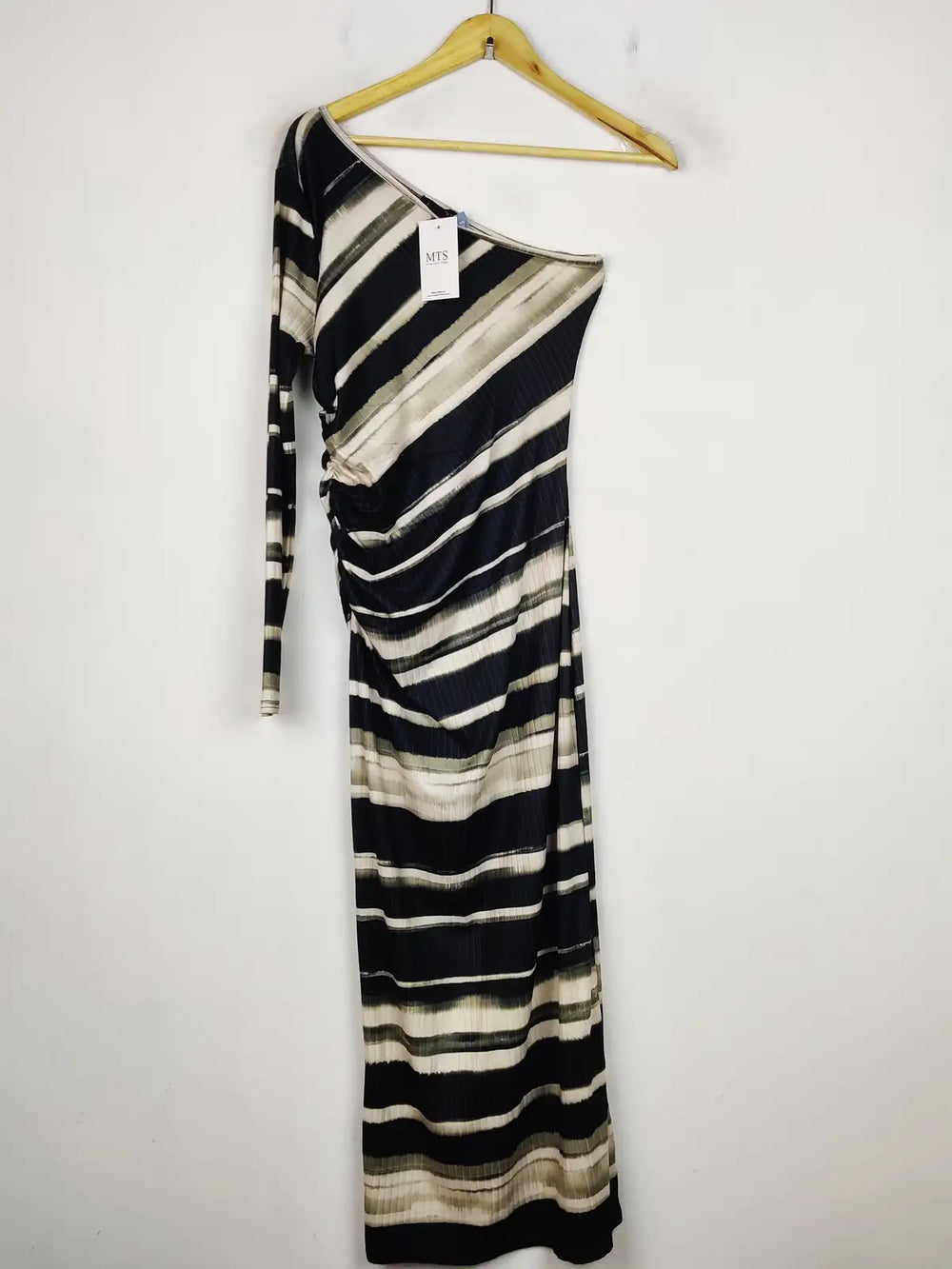 Buy online pre-used pre-loved 100% authentic & Original branded Boohoo (SBD-37) available in Pakistan. Top international brands avilable.