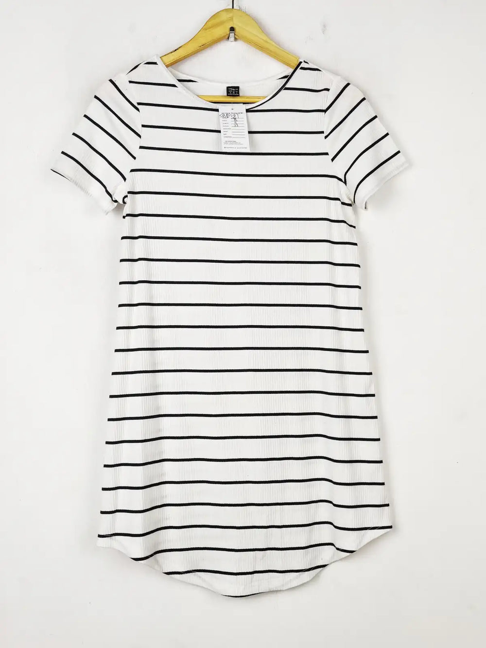 Buy online pre-used pre-loved 100% authentic & Original branded Shein (SBD-388) available in Pakistan. Top international brands avilable.