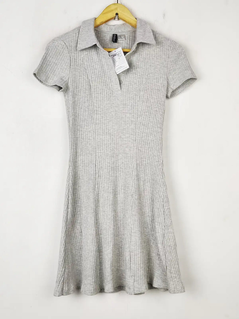 Buy online pre-used pre-loved 100% authentic & Original branded H&M (SBD-393) available in Pakistan. Top international brands avilable.