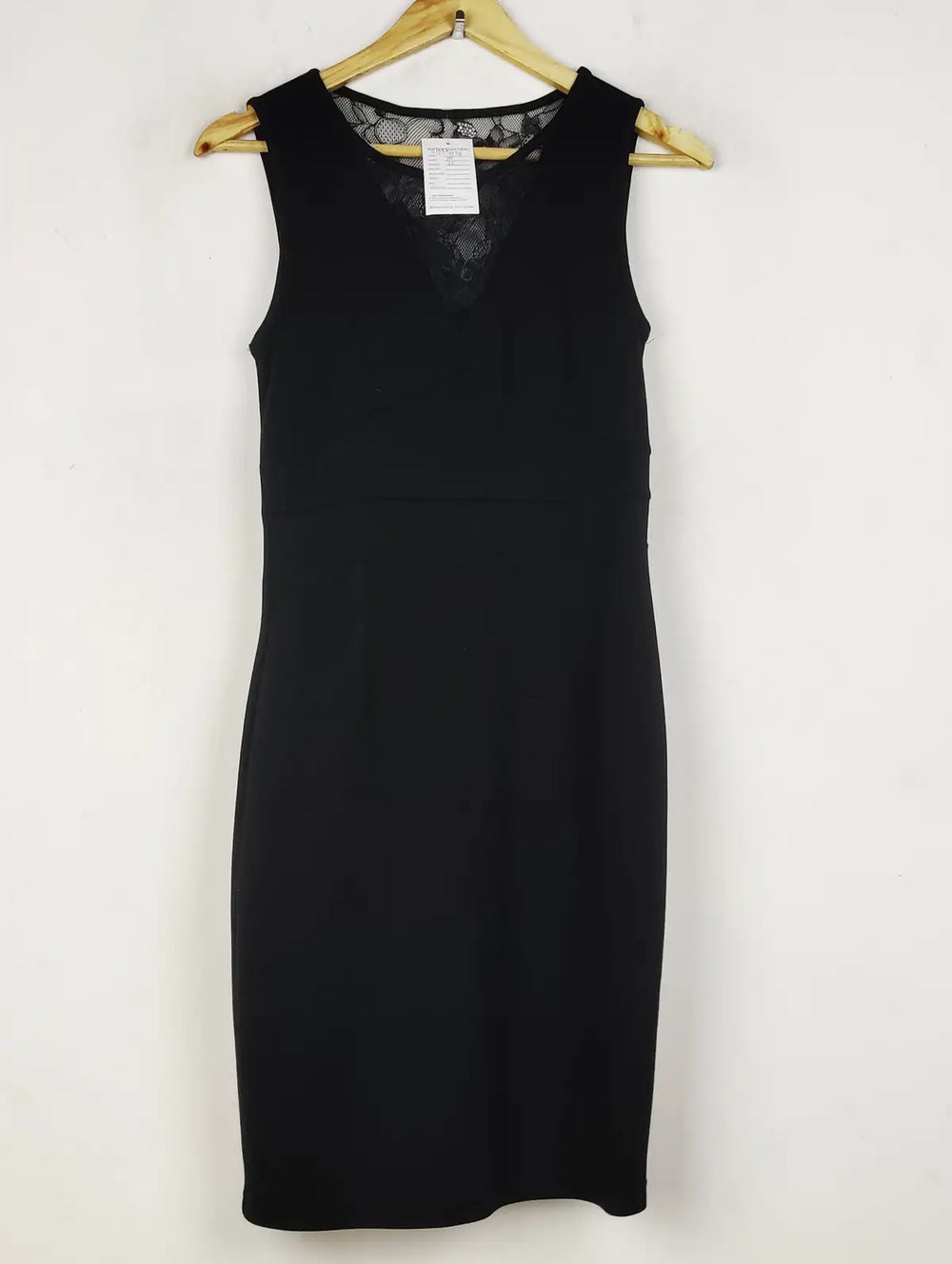 Buy online pre-used pre-loved 100% authentic & Original branded Unknown Brand (SBD-414) available in Pakistan. Top international brands avilable.