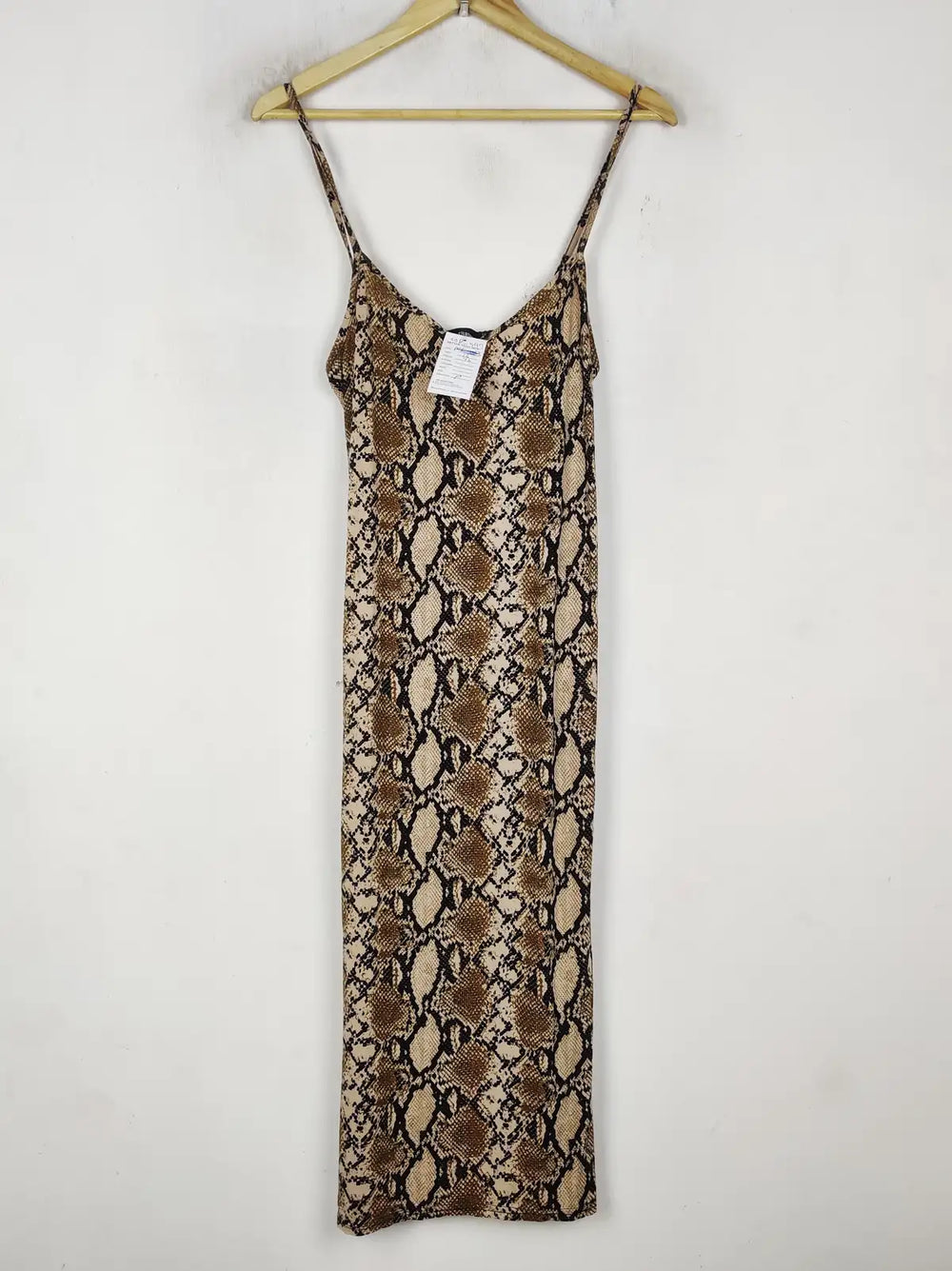Buy online pre-used pre-loved 100% authentic & Original branded Prettylittlething (SBD-497) available in Pakistan. Top international brands avilable.