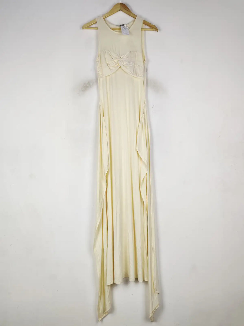 Buy online pre-used pre-loved 100% authentic & Original branded Glorgia (SBD-506) available in Pakistan. Top international brands avilable.