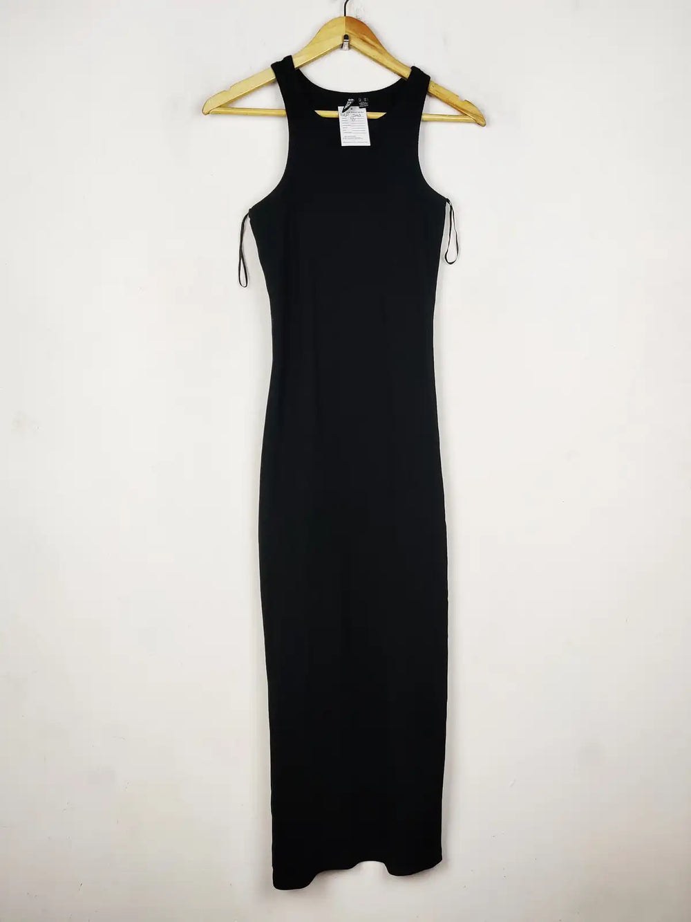 Buy online pre-used pre-loved 100% authentic & Original branded Pieces (SBD-543) available in Pakistan. Top international brands avilable.