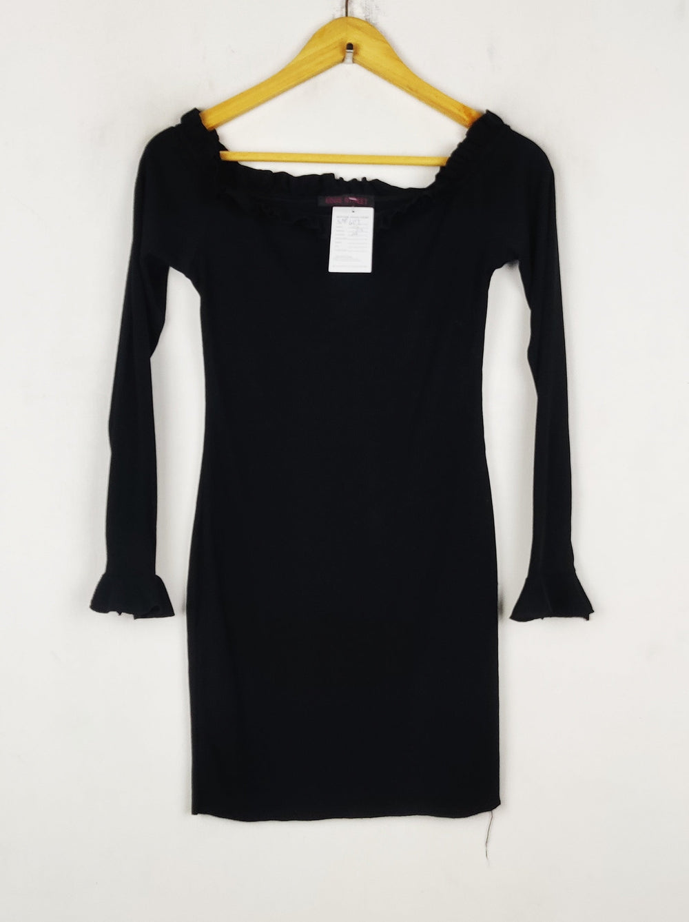 Buy online pre-used pre-loved 100% authentic & Original branded Edge Street (SBD-617) available in Pakistan. Top international brands avilable.