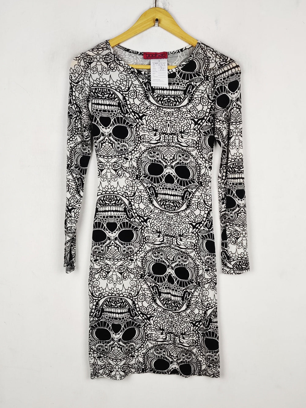 Buy online pre-used pre-loved 100% authentic & Original branded Boohoo (SBD-637) available in Pakistan. Top international brands avilable.