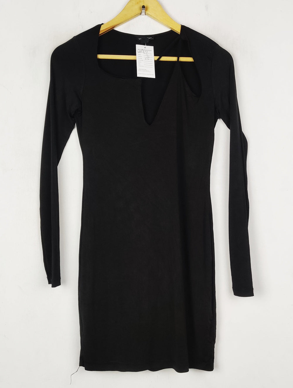 Buy online pre-used pre-loved 100% authentic & Original branded Prettylittlething (SBD-671) available in Pakistan. Top international brands avilable.