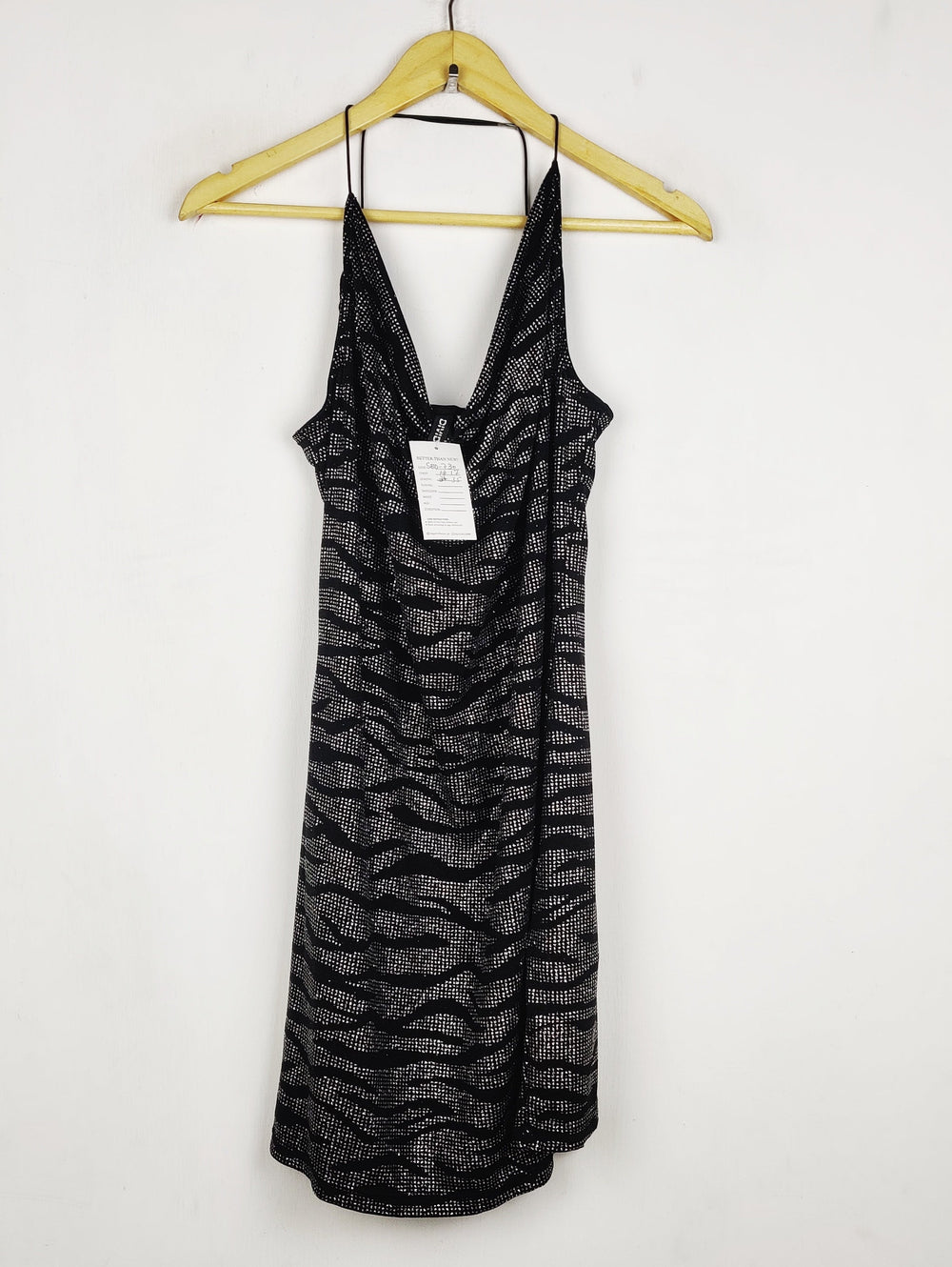Buy online pre-used pre-loved 100% authentic & Original branded H&M (SBD-730) available in Pakistan. Top international brands avilable.