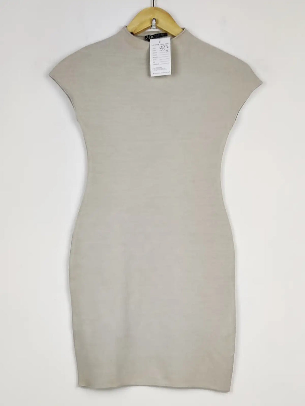 Buy online pre-used pre-loved 100% authentic & Original branded Zara (SBD-77) available in Pakistan. Top international brands avilable.