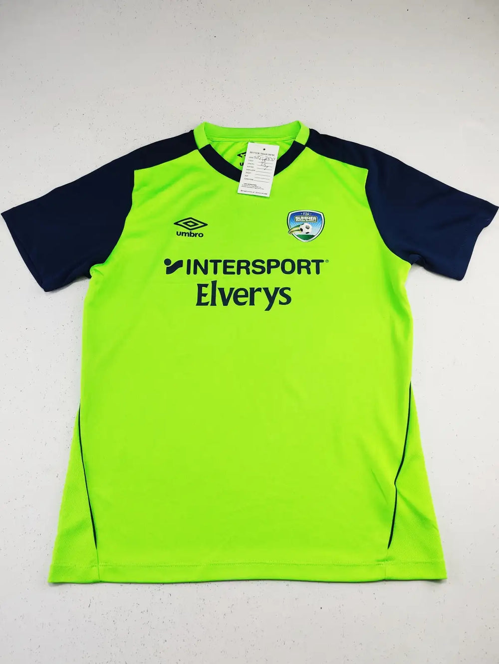 Buy online pre-used pre-loved 100% authentic & Original branded Umbro (SBT-2547) available in Pakistan. Top international brands avilable.