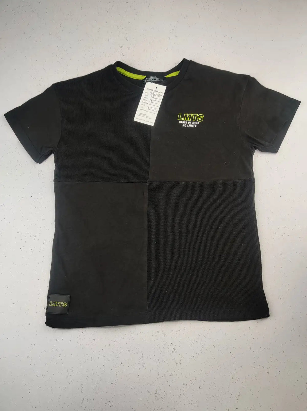 Buy online pre-used pre-loved 100% authentic & Original branded Boys (SBT-3210) available in Pakistan. Top international brands avilable.