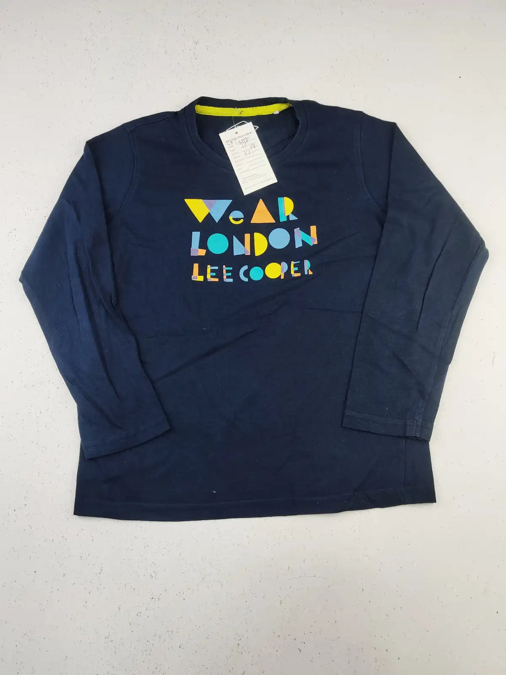 Buy online pre-used pre-loved 100% authentic & Original branded Lee Cooper (SBT-3881) available in Pakistan. Top international brands avilable.