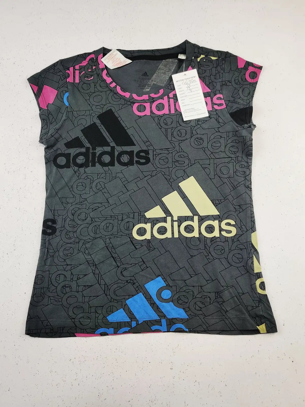 Buy online pre-used pre-loved 100% authentic & Original branded Adidas (SGT-3501) available in Pakistan. Top international brands avilable.