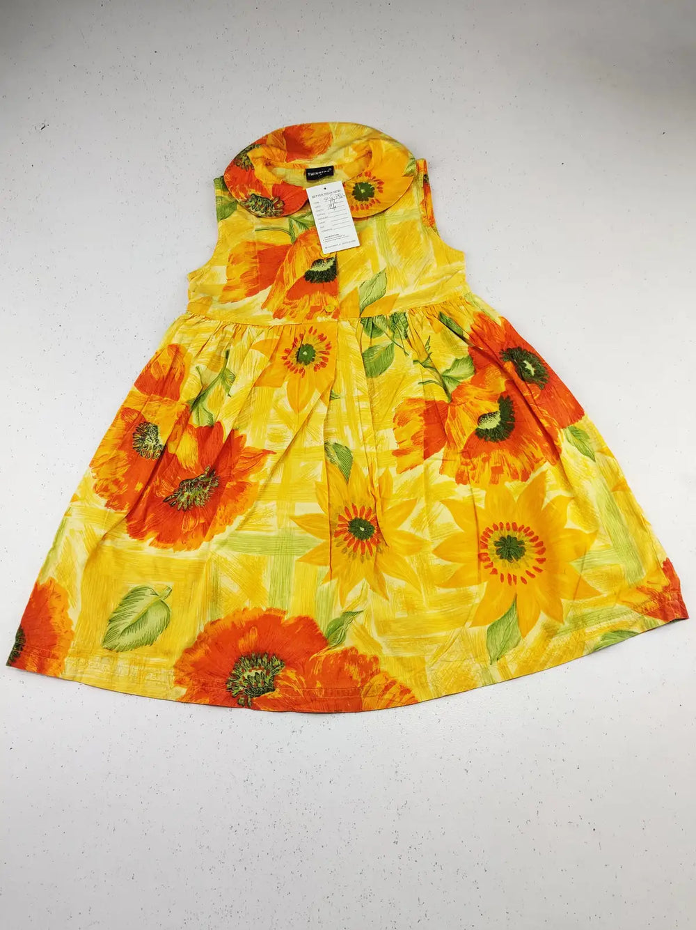 Buy online pre-used pre-loved 100% authentic & Original branded Twinners (SGT-3564) available in Pakistan. Top international brands avilable.