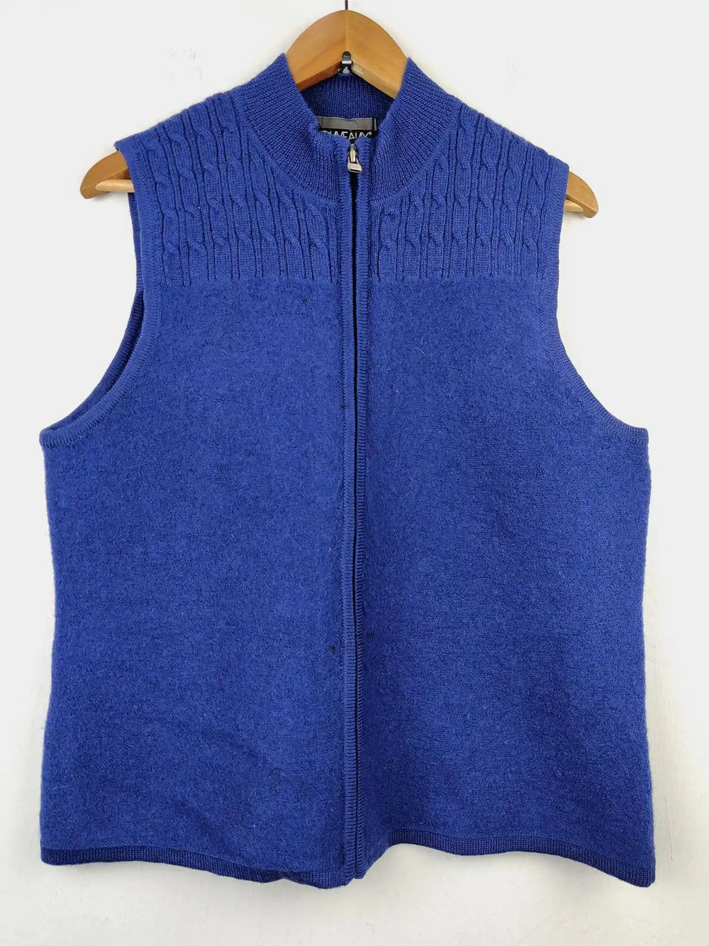 Buy online pre-used pre-loved 100% authentic & Original branded Nouveaux (SL-1387) available in Pakistan. Top international brands avilable.