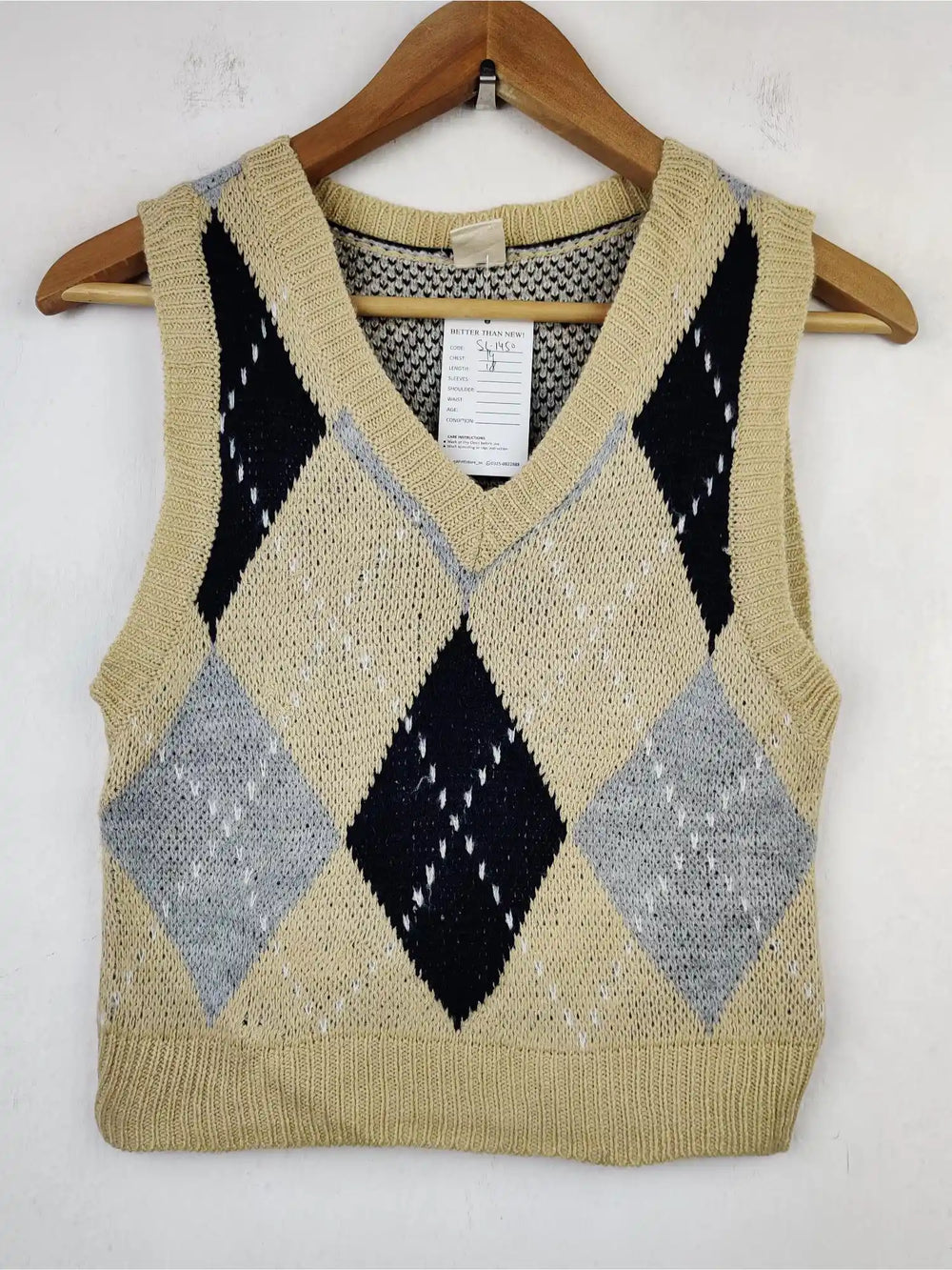 Buy online pre-used pre-loved 100% authentic & Original branded Urban Outfitters (SL-1450) available in Pakistan. Top international brands avilable.