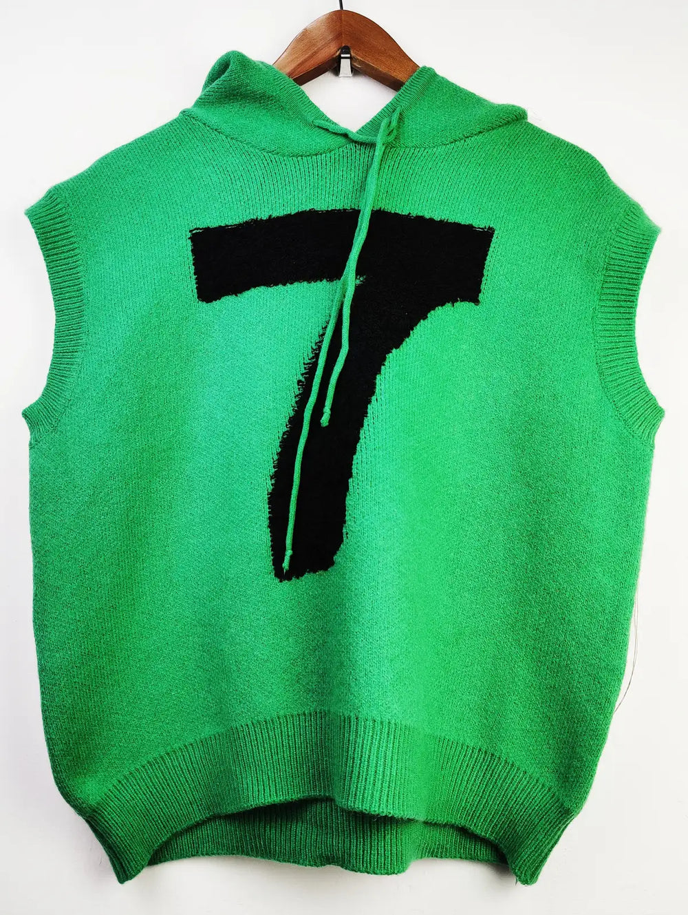 Buy online pre-used pre-loved 100% authentic & Original branded Unknown Brand (SL-1675) available in Pakistan. Top international brands avilable.