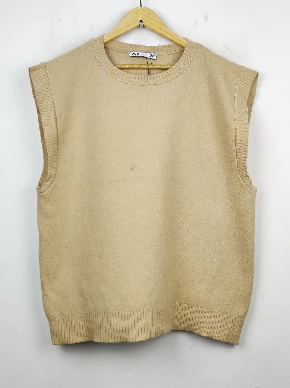 Buy online pre-used pre-loved 100% authentic & Original branded Zara (SL-1746) available in Pakistan. Top international brands avilable.