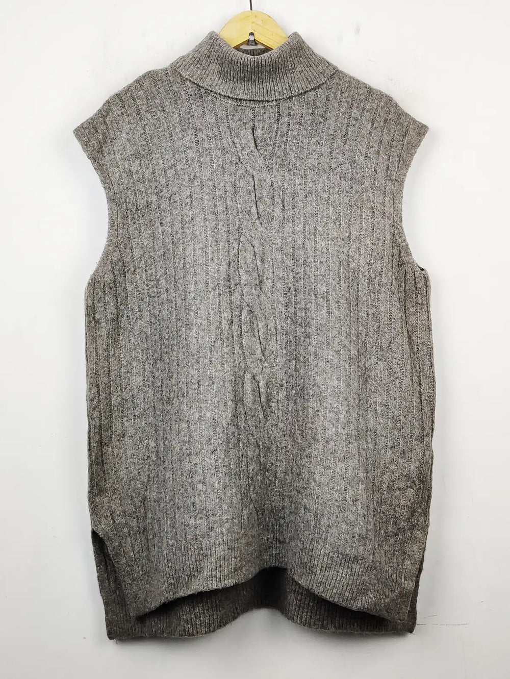 Buy online pre-used pre-loved 100% authentic & Original branded F&F (SL-1884) available in Pakistan. Top international brands avilable.