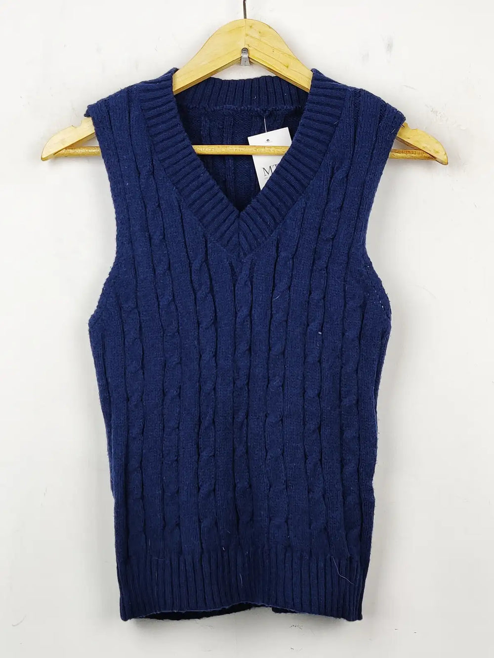 Buy online pre-used pre-loved 100% authentic & Original branded Unknown Brand (SL-1896) available in Pakistan. Top international brands avilable.