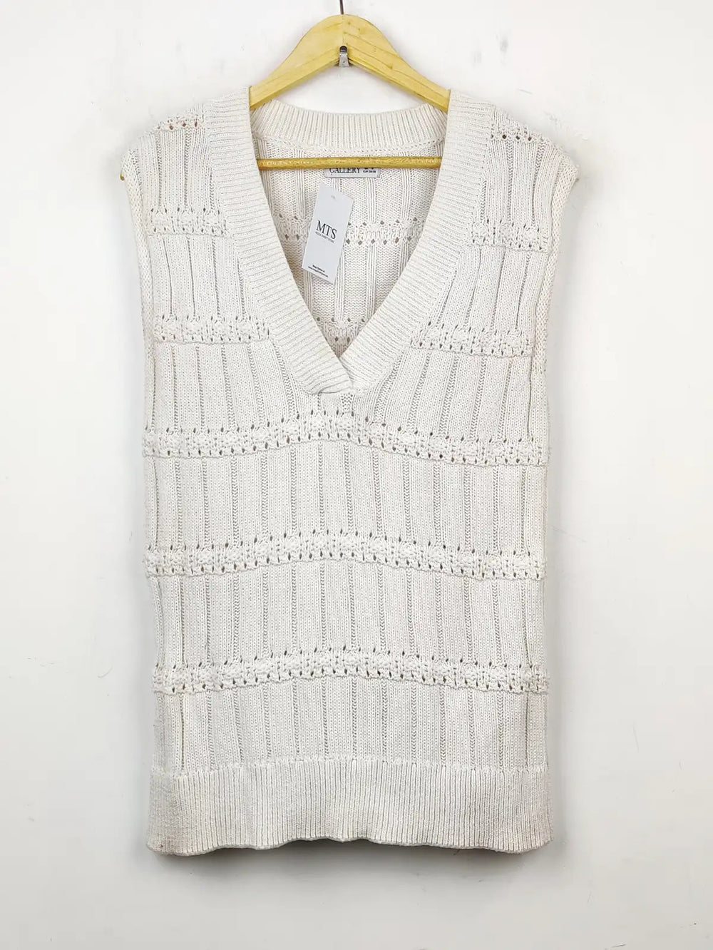 Buy online pre-used pre-loved 100% authentic & Original branded Gallery (SL-1933) available in Pakistan. Top international brands avilable.