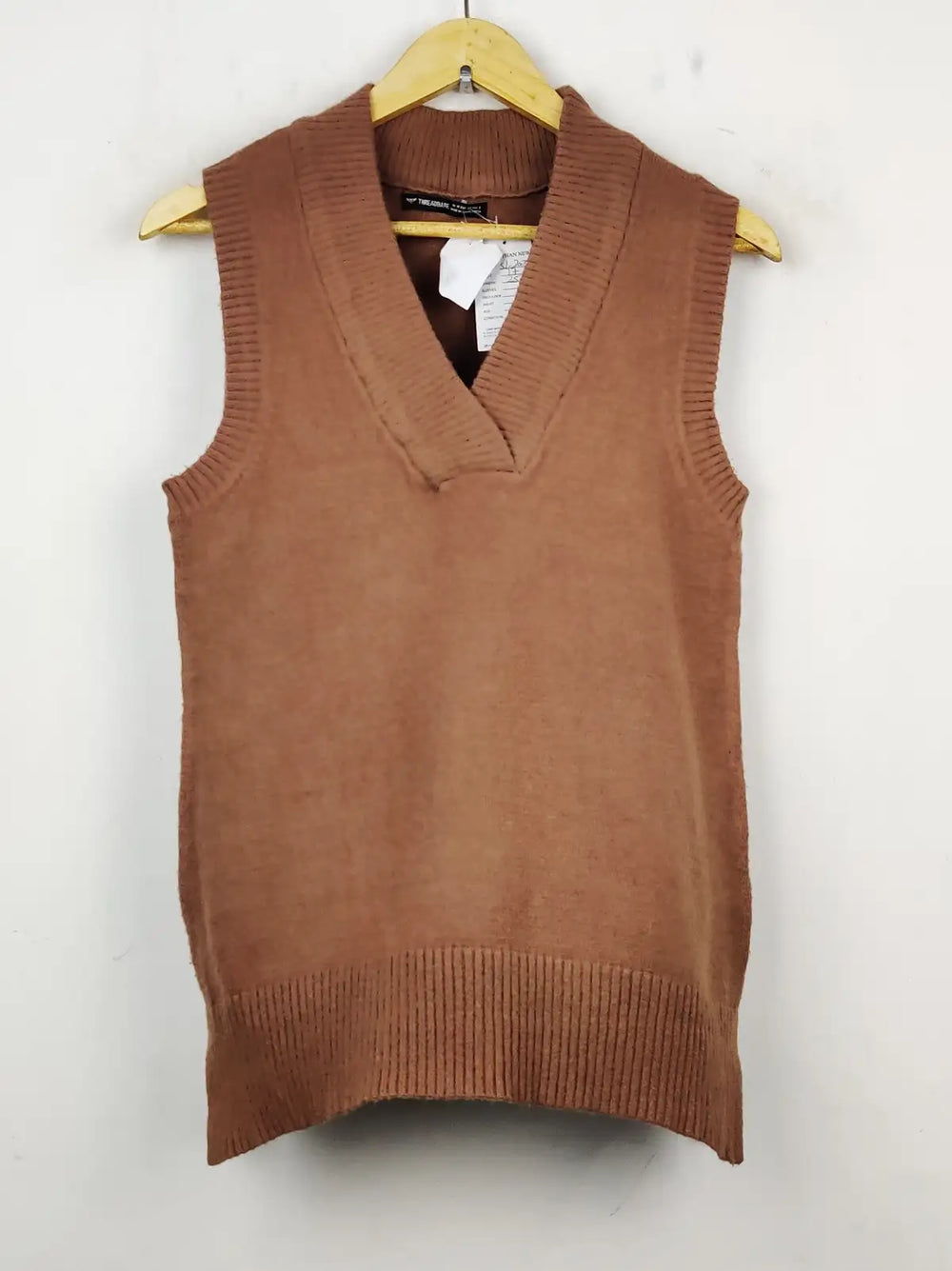 Buy online pre-used pre-loved 100% authentic & Original branded Threadbare (SL-2021) available in Pakistan. Top international brands avilable.
