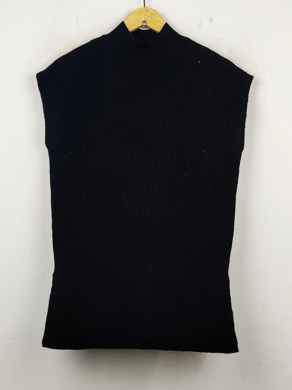 Buy online pre-used pre-loved 100% authentic & Original branded F&F (SL-2040) available in Pakistan. Top international brands avilable.