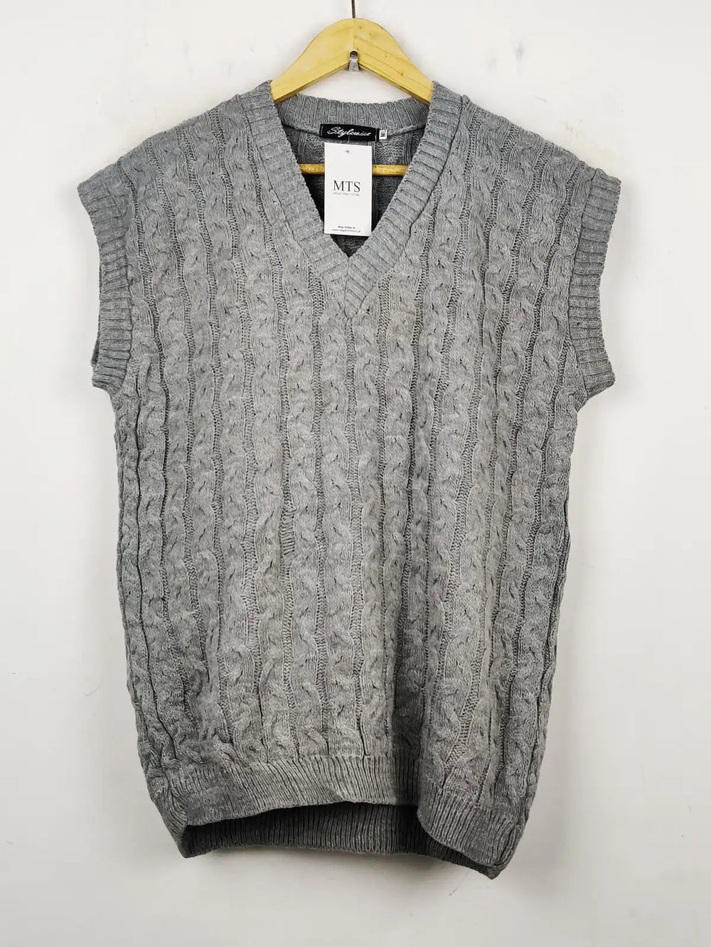 Buy online pre-used pre-loved 100% authentic & Original branded Stradivarius (SL-2070) available in Pakistan. Top international brands avilable.