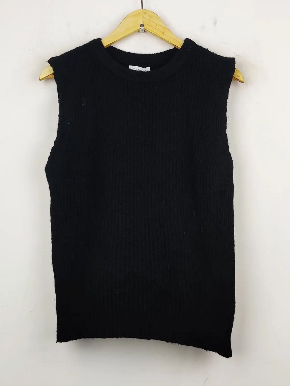 Buy online pre-used pre-loved 100% authentic & Original branded Papaya (SL-2076) available in Pakistan. Top international brands avilable.