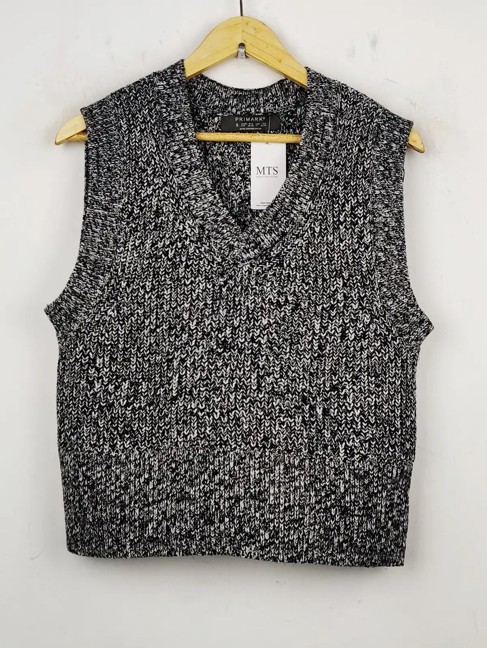 Buy online pre-used pre-loved 100% authentic & Original branded Primark (SL-2080) available in Pakistan. Top international brands avilable.