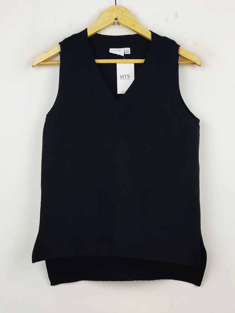 Buy online pre-used pre-loved 100% authentic & Original branded Vila (SL-2087) available in Pakistan. Top international brands avilable.