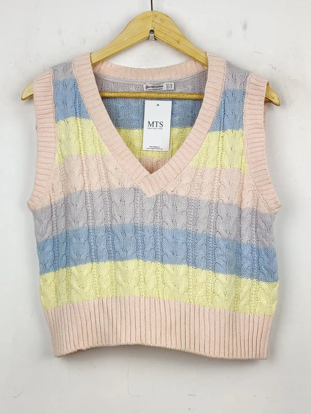 Buy online pre-used pre-loved 100% authentic & Original branded Stradivarius (SL-2101) available in Pakistan. Top international brands avilable.