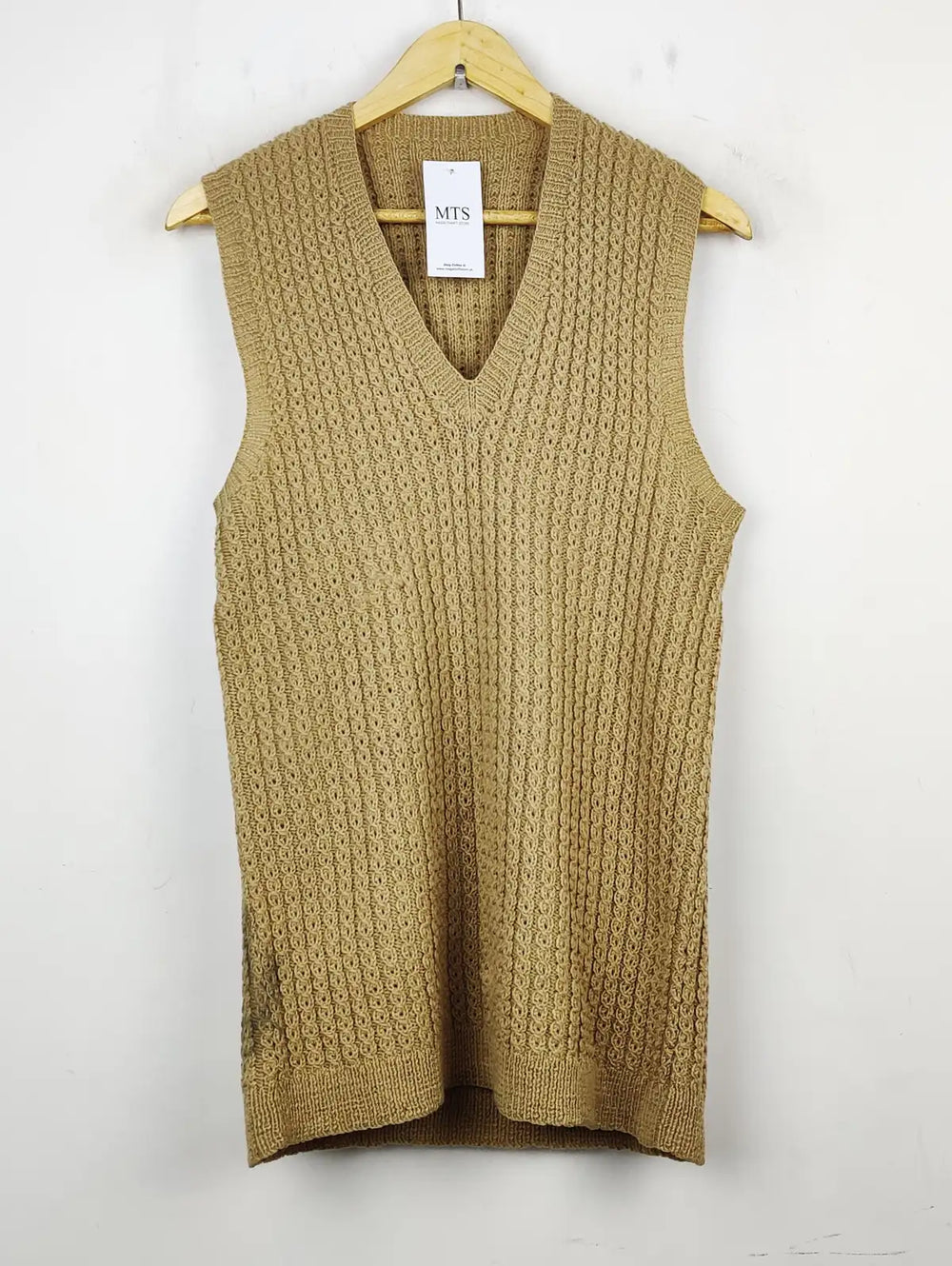 Buy online pre-used pre-loved 100% authentic & Original branded Unknown Brand (SL-2137) available in Pakistan. Top international brands avilable.