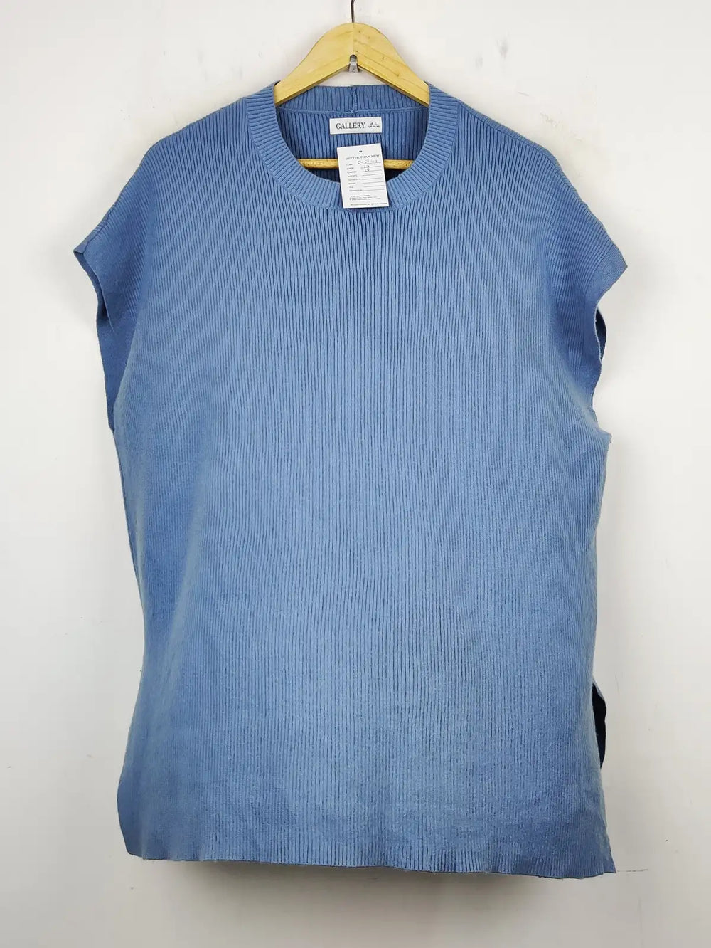 Buy online pre-used pre-loved 100% authentic & Original branded Gallery (SL-2142) available in Pakistan. Top international brands avilable.