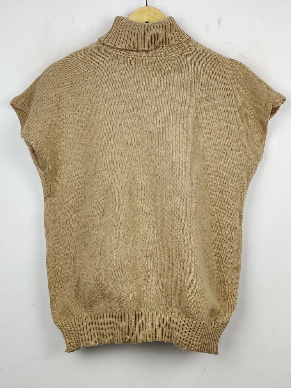 Buy online pre-used pre-loved 100% authentic & Original branded Unknown Brand (SL-2143) available in Pakistan. Top international brands avilable.