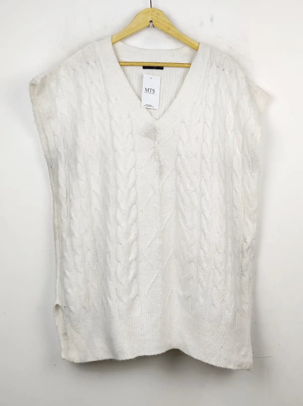 Buy online pre-used pre-loved 100% authentic & Original branded F&F (SL-2144) available in Pakistan. Top international brands avilable.