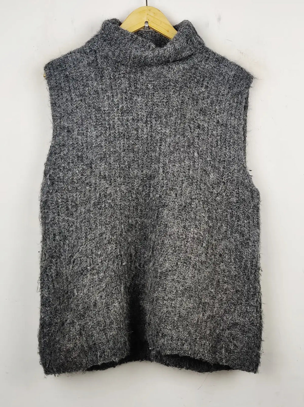 Buy online pre-used pre-loved 100% authentic & Original branded My Essential Wardrobe (SL-2153) available in Pakistan. Top international brands avilable.