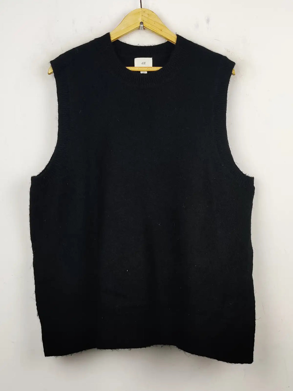 Buy online pre-used pre-loved 100% authentic & Original branded H&M (SL-2163) available in Pakistan. Top international brands avilable.