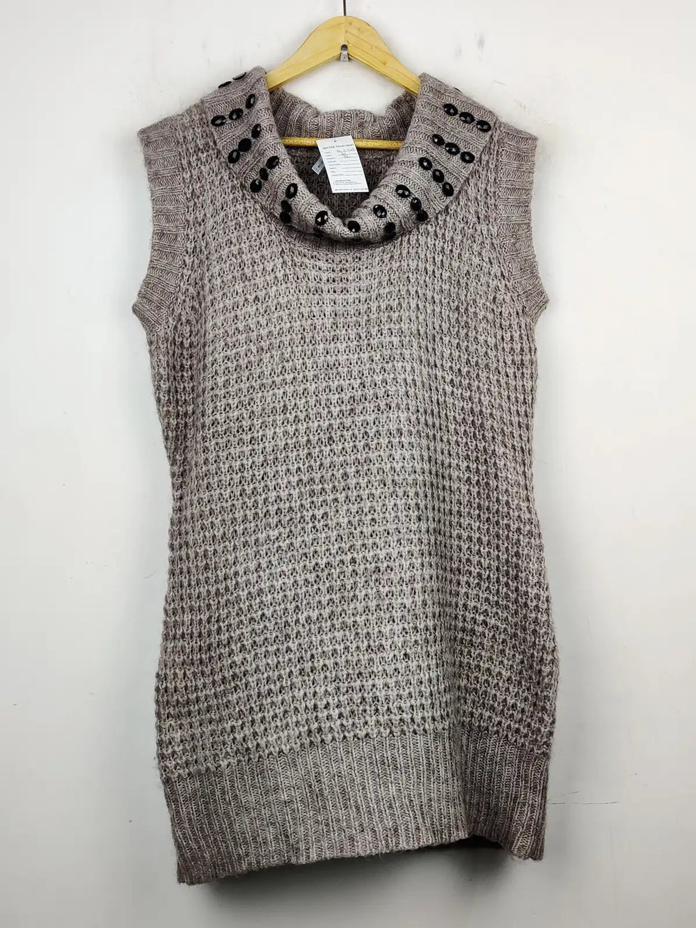 Buy online pre-used pre-loved 100% authentic & Original branded Studio (SL-2249) available in Pakistan. Top international brands avilable.