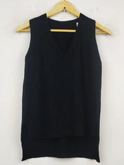 Buy online pre-used pre-loved 100% authentic & Original branded Unknown Brand (SL-2257) available in Pakistan. Top international brands avilable.