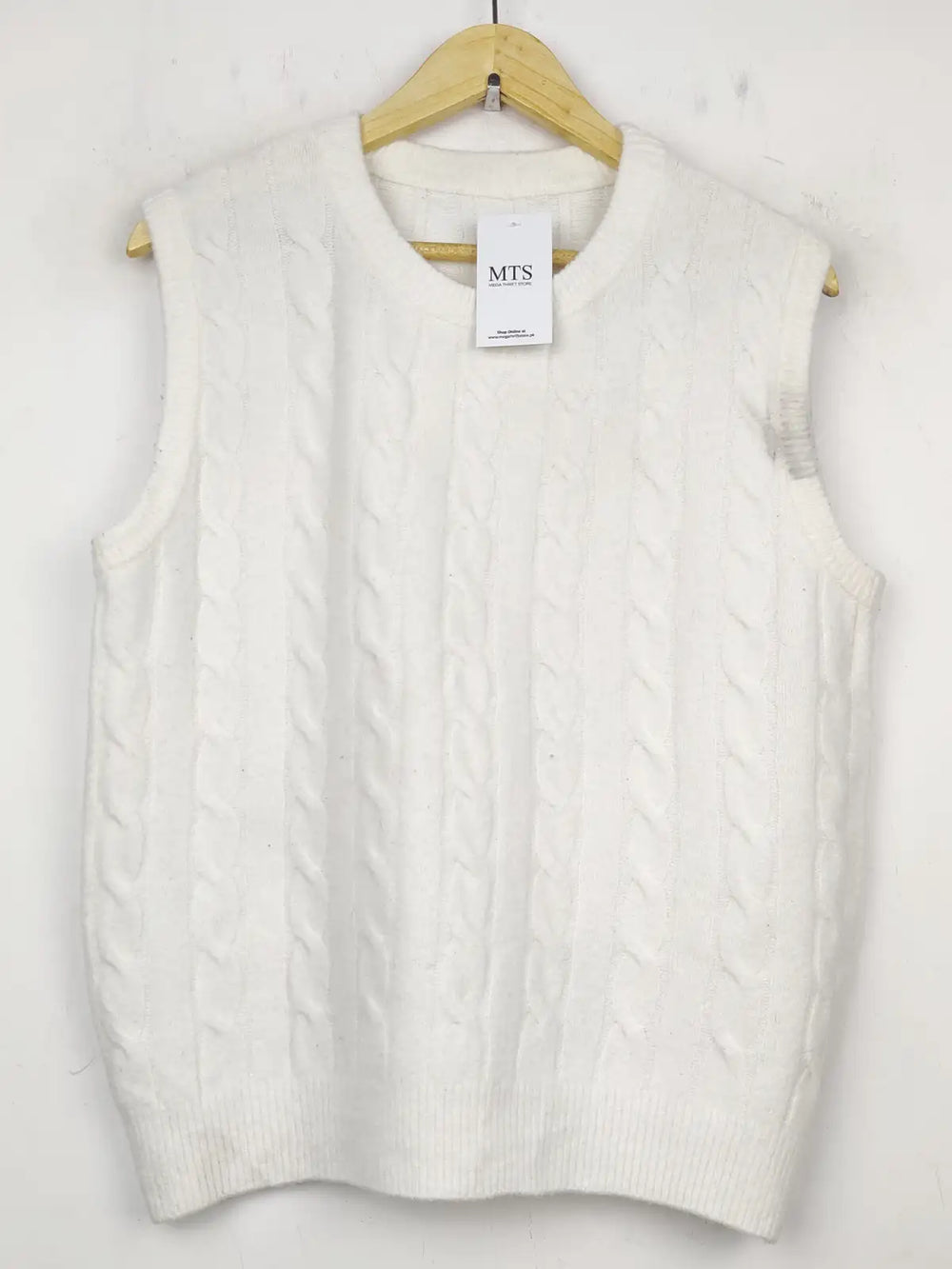 Buy online pre-used pre-loved 100% authentic & Original branded Unknown Brand (SL-2276) available in Pakistan. Top international brands avilable.