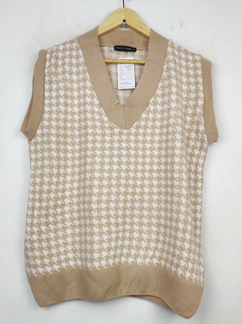 Buy online pre-used pre-loved 100% authentic & Original branded Pretty Little Thing (SL-2280) available in Pakistan. Top international brands avilable.