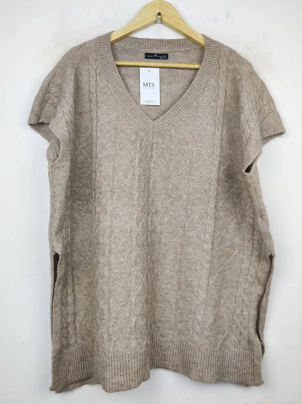 Buy online pre-used pre-loved 100% authentic & Original branded Emery Rose (SL-2288) available in Pakistan. Top international brands avilable.