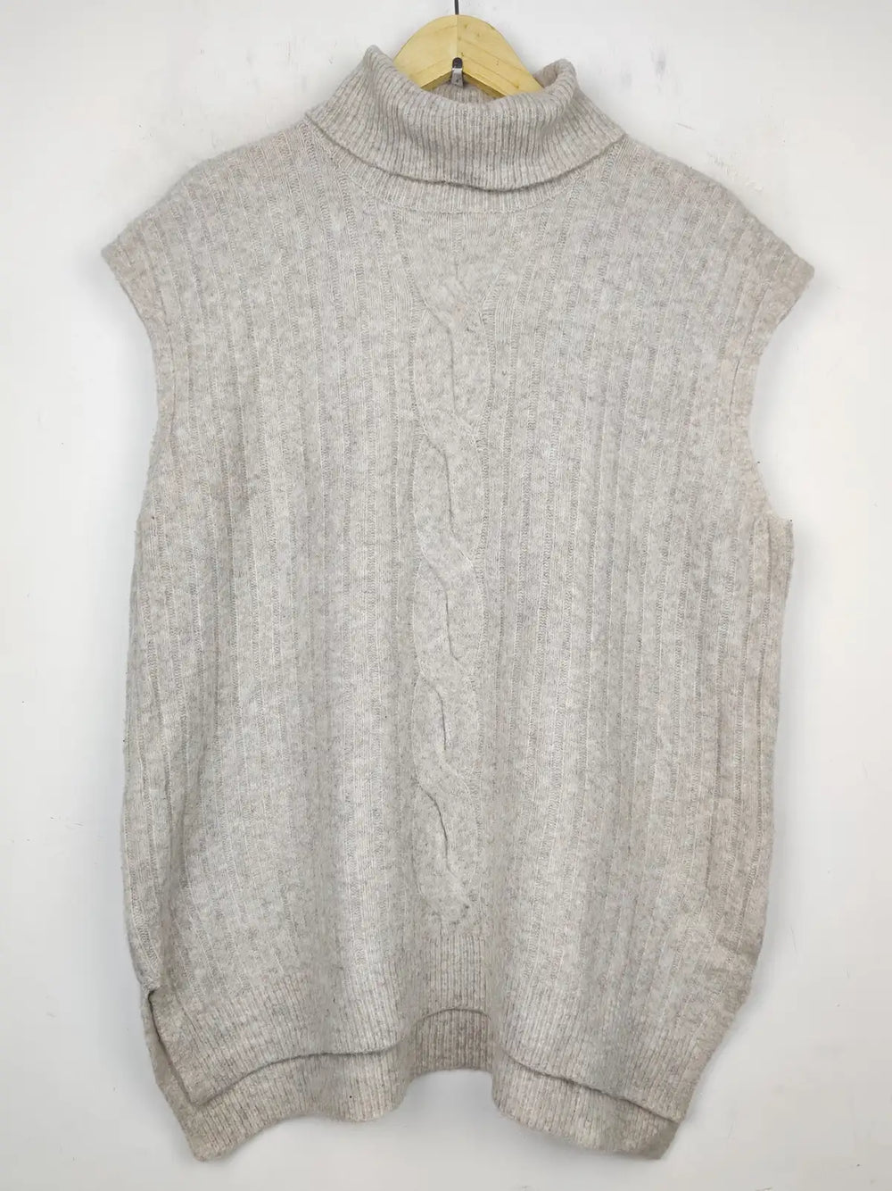 Buy online pre-used pre-loved 100% authentic & Original branded F&F (SL-2307) available in Pakistan. Top international brands avilable.