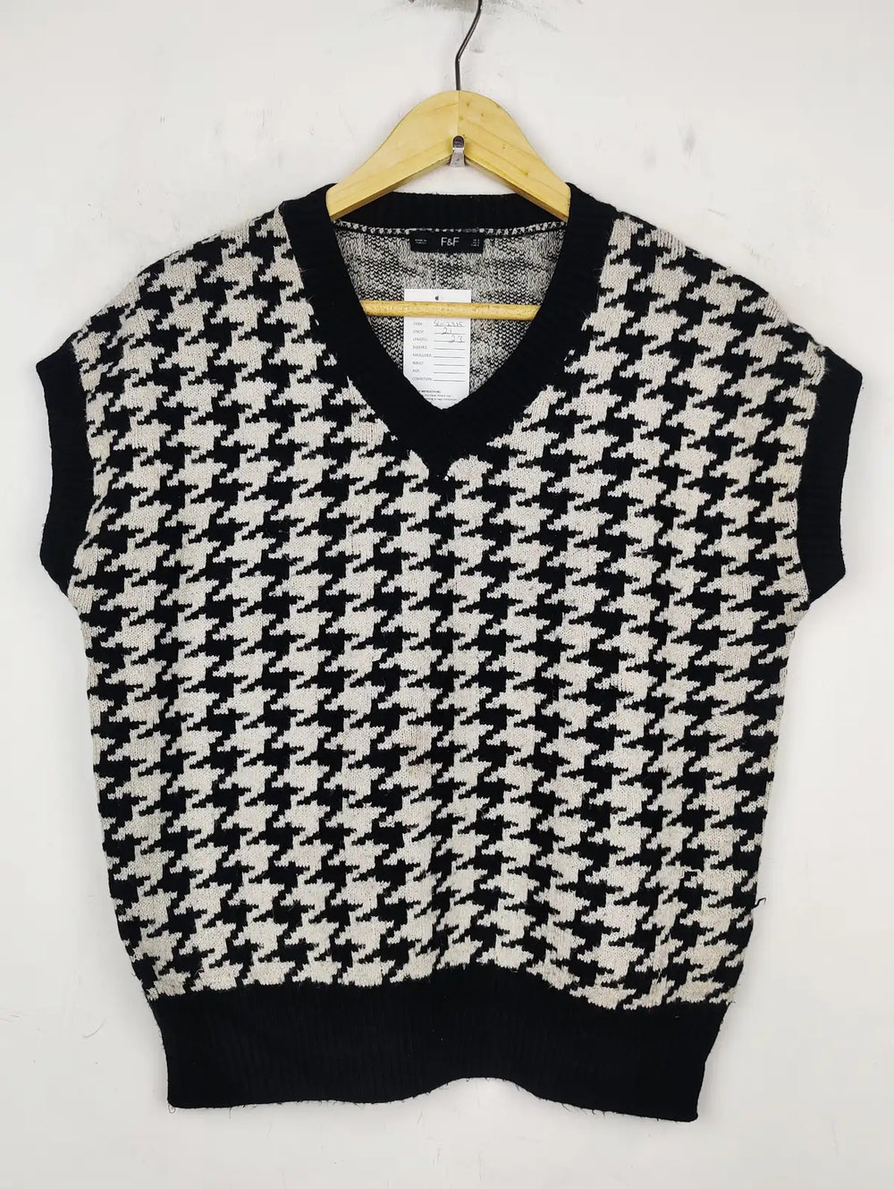 Buy online pre-used pre-loved 100% authentic & Original branded F&F (SL-2315) available in Pakistan. Top international brands avilable.