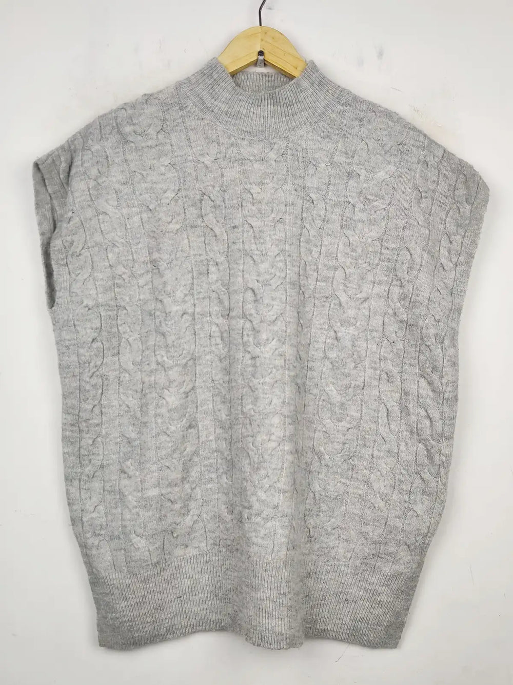 Buy online pre-used pre-loved 100% authentic & Original branded F&F (SL-2323) available in Pakistan. Top international brands avilable.