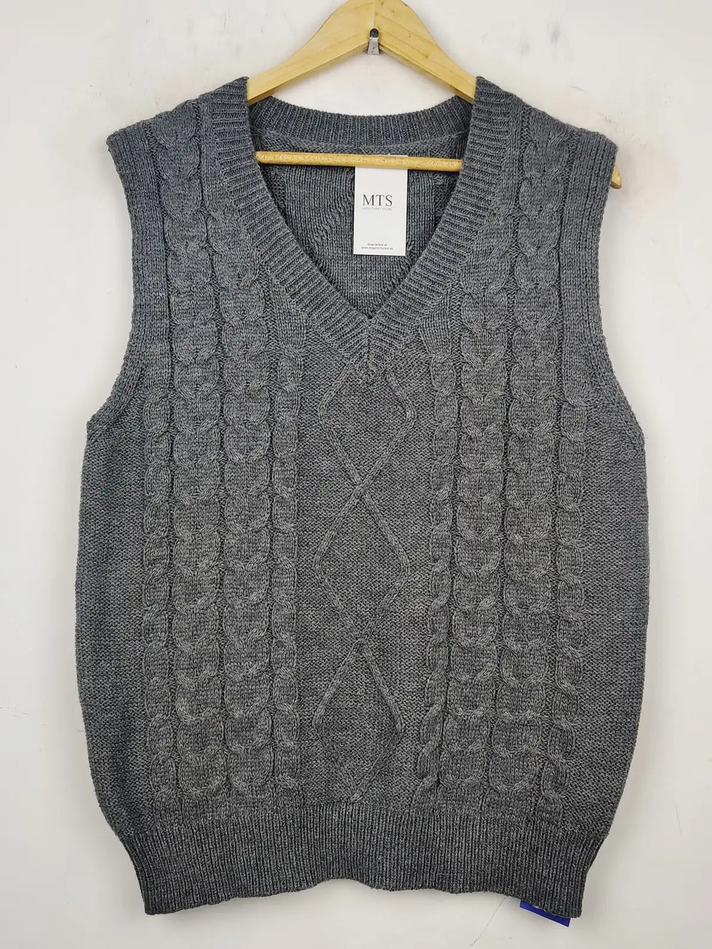 Buy online pre-used pre-loved 100% authentic & Original branded Unknown Brand (SL-2348) available in Pakistan. Top international brands avilable.