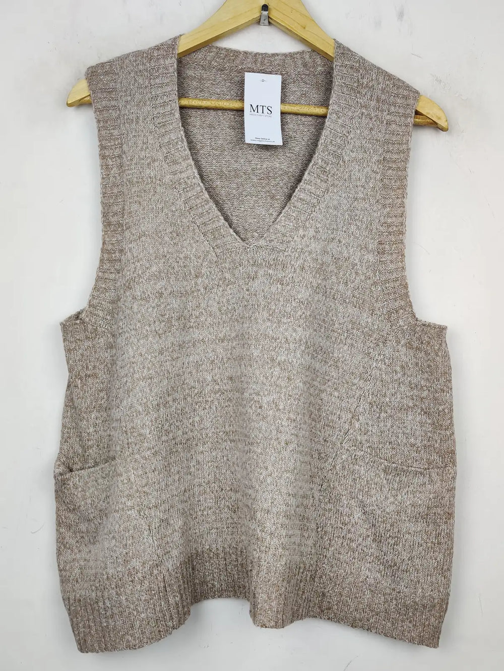 Buy online pre-used pre-loved 100% authentic & Original branded Unknown Brand (SL-2353) available in Pakistan. Top international brands avilable.