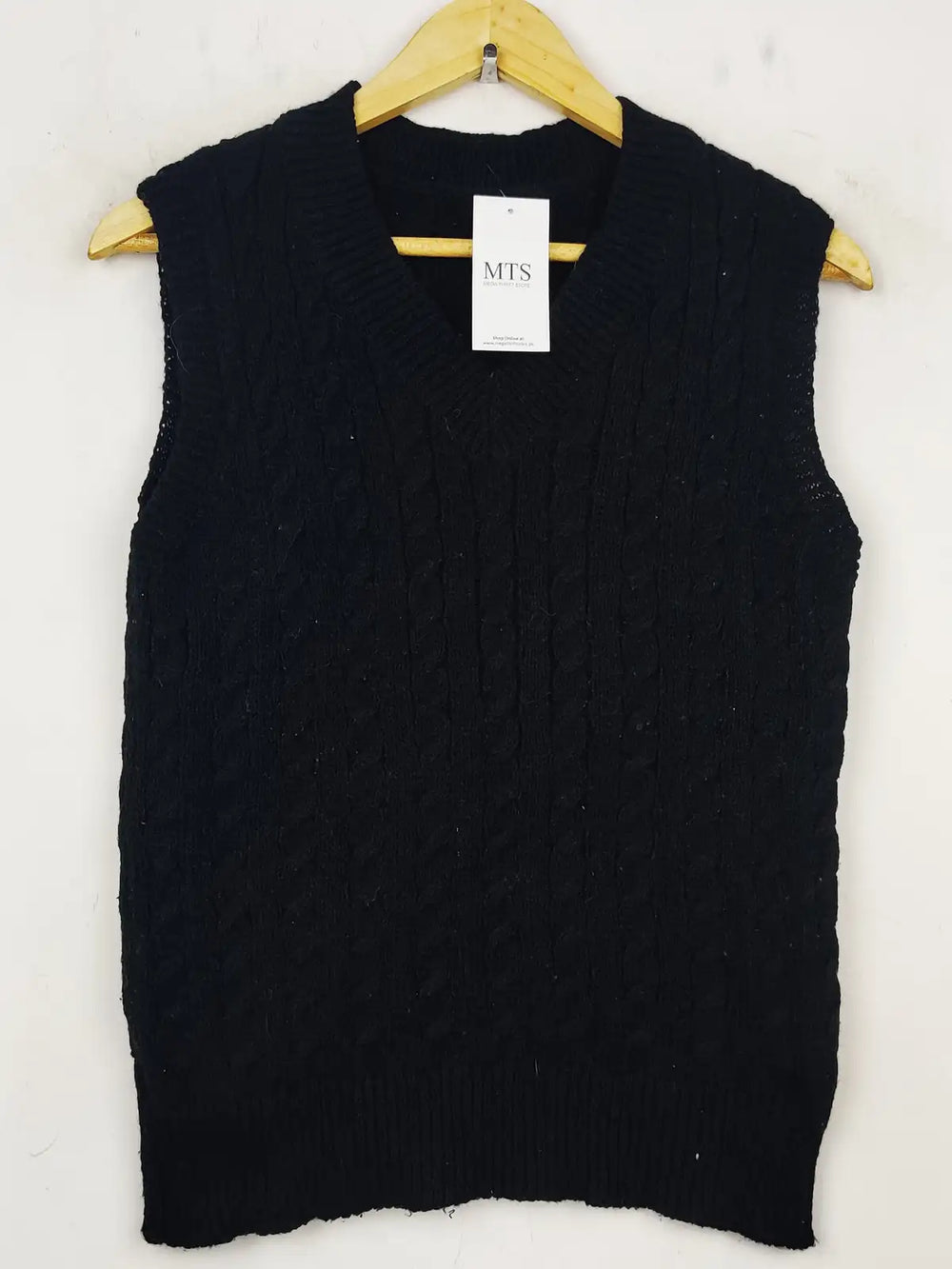 Buy online pre-used pre-loved 100% authentic & Original branded Unknown Brand (SL-2357) available in Pakistan. Top international brands avilable.