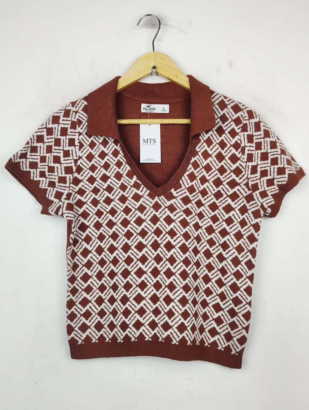 Buy online pre-used pre-loved 100% authentic & Original branded Hollister (SL-2379) available in Pakistan. Top international brands avilable.