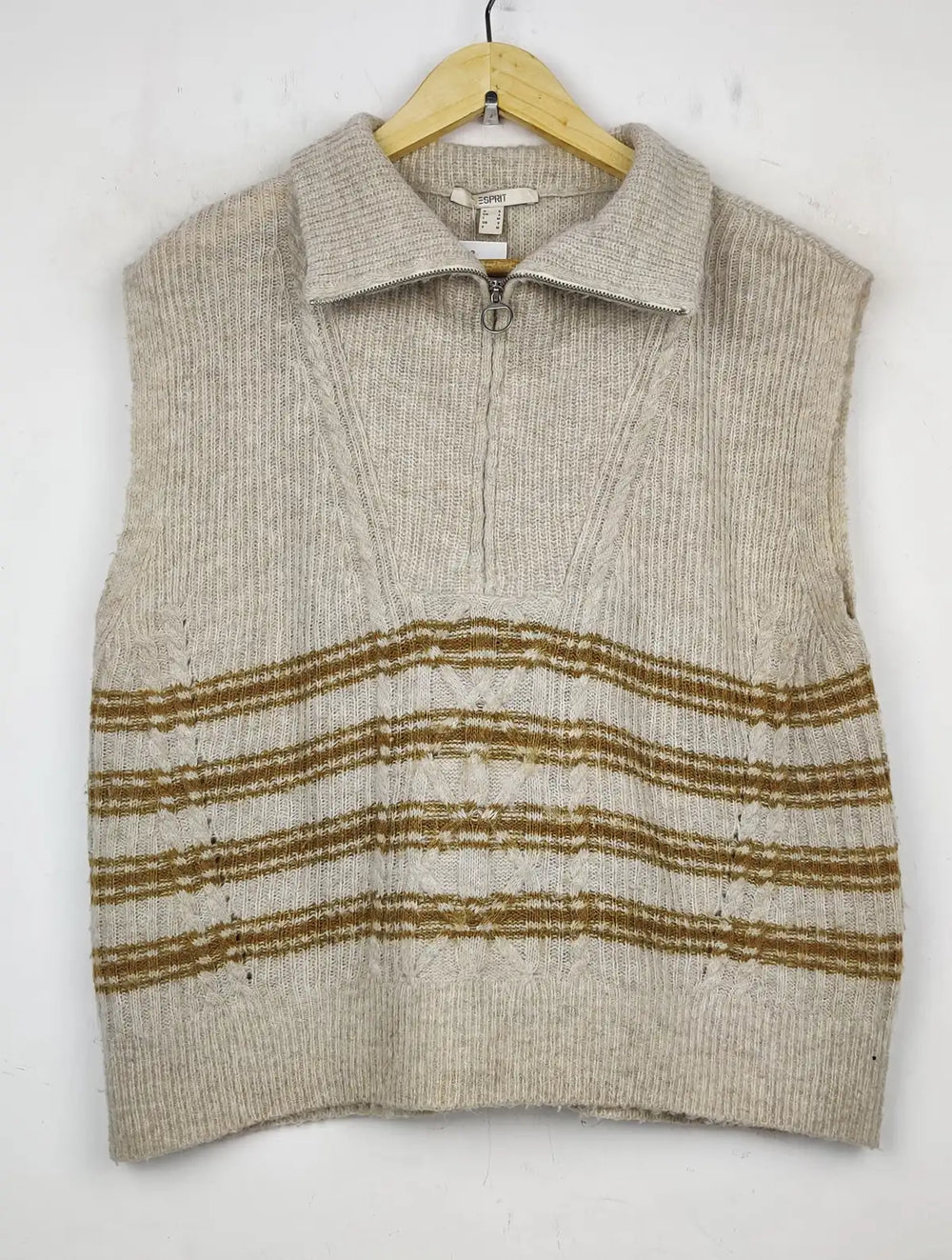 Buy online pre-used pre-loved 100% authentic & Original branded Esprit (SL-2400) available in Pakistan. Top international brands avilable.